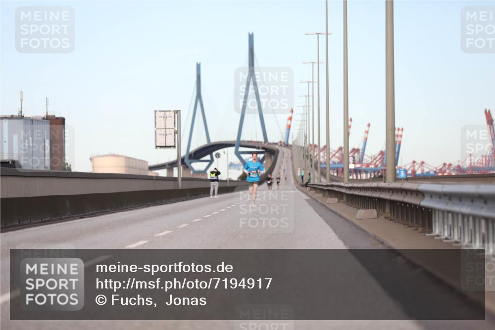 03.10.2024 - Köhlbrandbrückenlauf Fuchs,  Jonas http://msf.ph/oto/7194917 03.10.2024 09:34:28 Position 3  meine-sportfotos.de