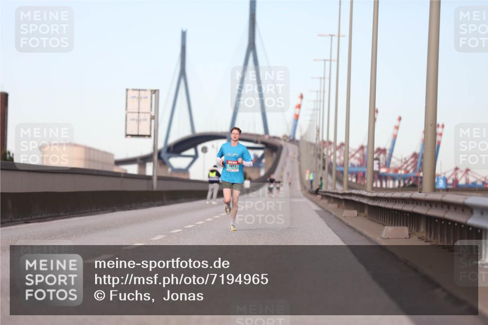 03.10.2024 - Köhlbrandbrückenlauf Fuchs,  Jonas http://msf.ph/oto/7194965 03.10.2024 09:34:32 Position 3 1011 meine-sportfotos.de