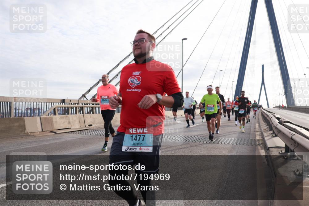03.10.2024 - Köhlbrandbrückenlauf Matties Gatica Varas http://msf.ph/oto/7194969 03.10.2024 09:28:03 Position 2 1875, 1477, 1473 meine-sportfotos.de