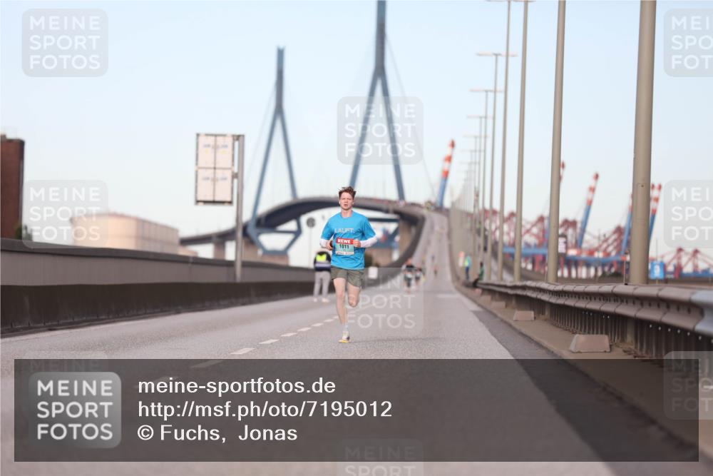 03.10.2024 - Köhlbrandbrückenlauf Fuchs,  Jonas http://msf.ph/oto/7195012 03.10.2024 09:34:33 Position 3 1011 meine-sportfotos.de