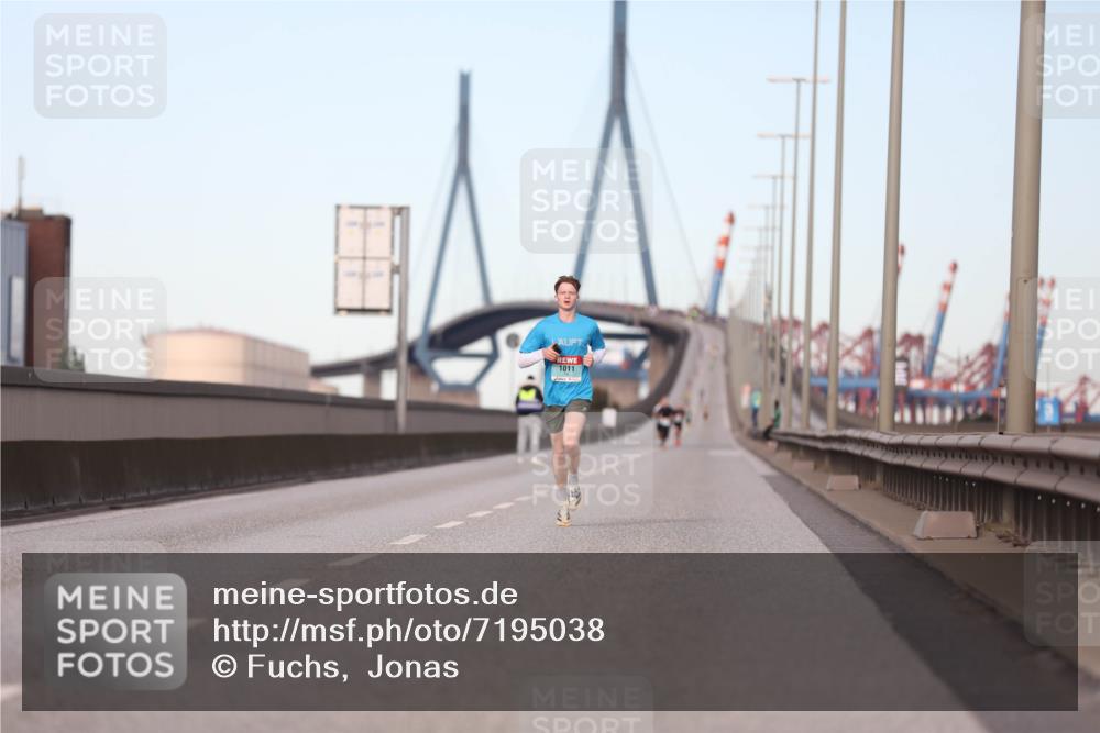 03.10.2024 - Köhlbrandbrückenlauf Fuchs,  Jonas http://msf.ph/oto/7195038 03.10.2024 09:34:33 Position 3 1011 meine-sportfotos.de