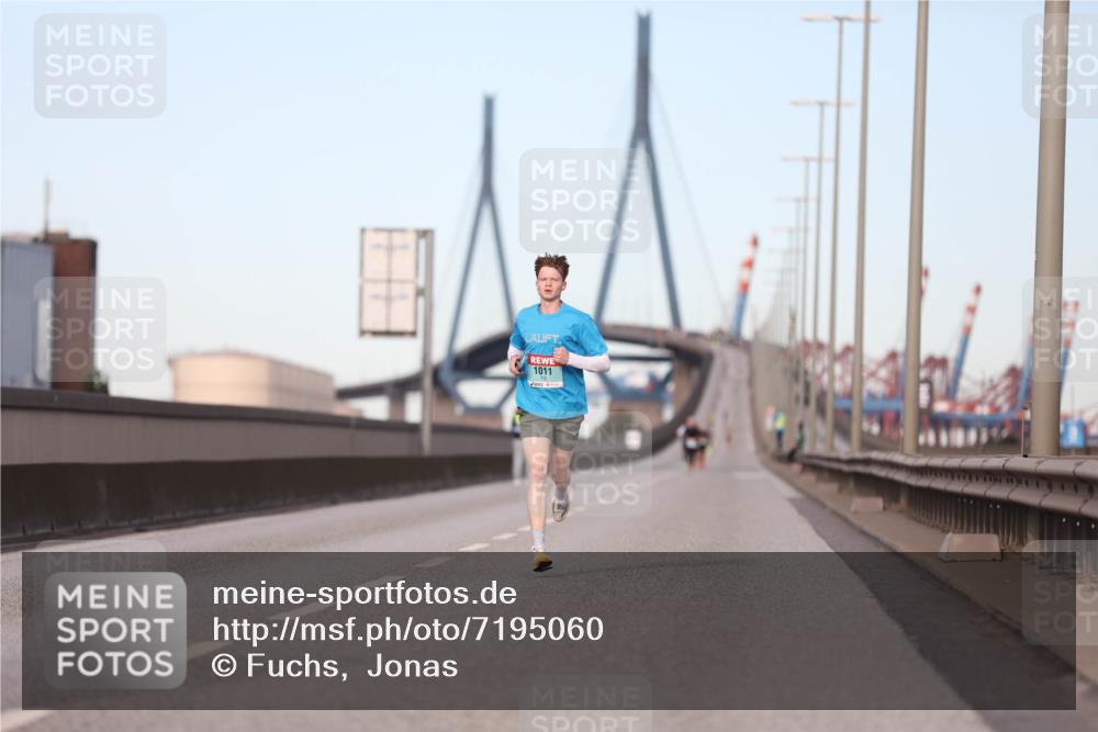03.10.2024 - Köhlbrandbrückenlauf Fuchs,  Jonas http://msf.ph/oto/7195060 03.10.2024 09:34:35 Position 3 1011 meine-sportfotos.de