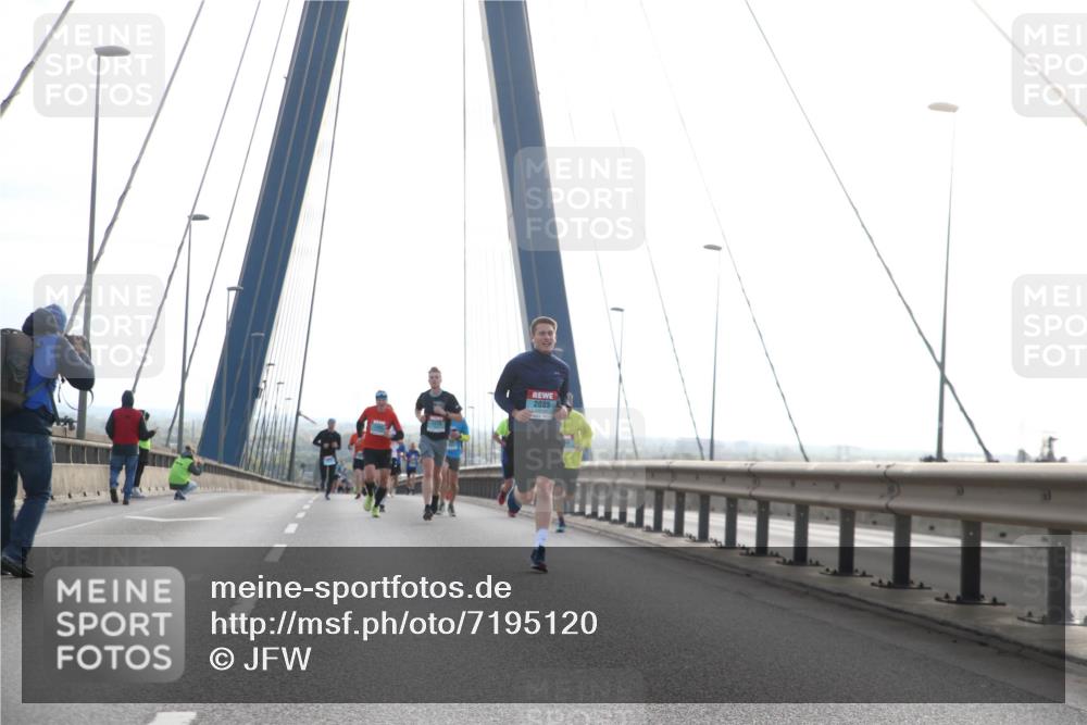 03.10.2024 - Köhlbrandbrückenlauf Jannik Wohlers http://msf.ph/oto/7195120 03.10.2024 09:19:24 Position 1 2085 meine-sportfotos.de