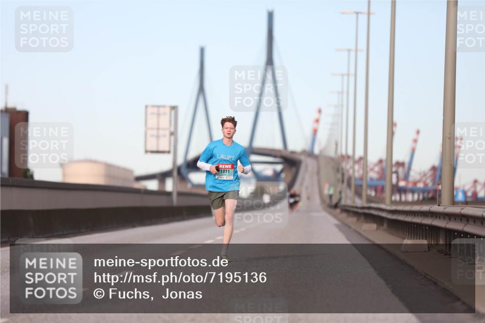 03.10.2024 - Köhlbrandbrückenlauf Fuchs,  Jonas http://msf.ph/oto/7195136 03.10.2024 09:34:35 Position 3 1011 meine-sportfotos.de