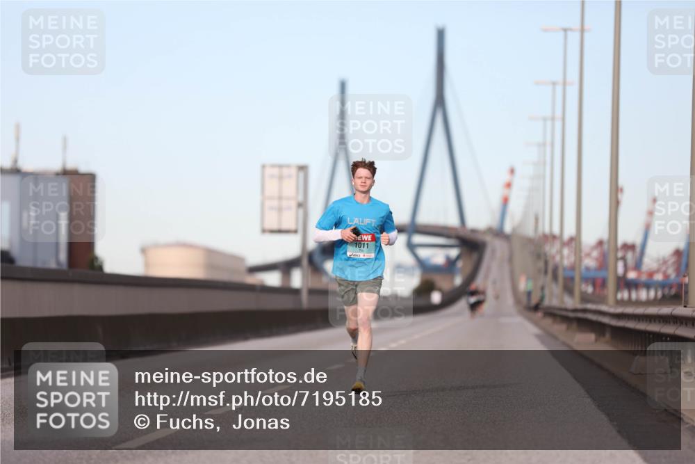 03.10.2024 - Köhlbrandbrückenlauf Fuchs,  Jonas http://msf.ph/oto/7195185 03.10.2024 09:34:36 Position 3 1011 meine-sportfotos.de