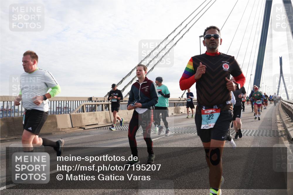 03.10.2024 - Köhlbrandbrückenlauf Matties Gatica Varas http://msf.ph/oto/7195207 03.10.2024 09:28:06 Position 2 122 meine-sportfotos.de