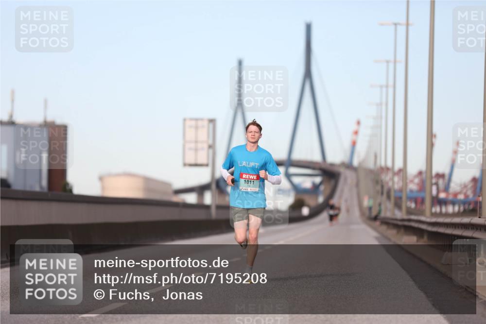 03.10.2024 - Köhlbrandbrückenlauf Fuchs,  Jonas http://msf.ph/oto/7195208 03.10.2024 09:34:36 Position 3 1011 meine-sportfotos.de