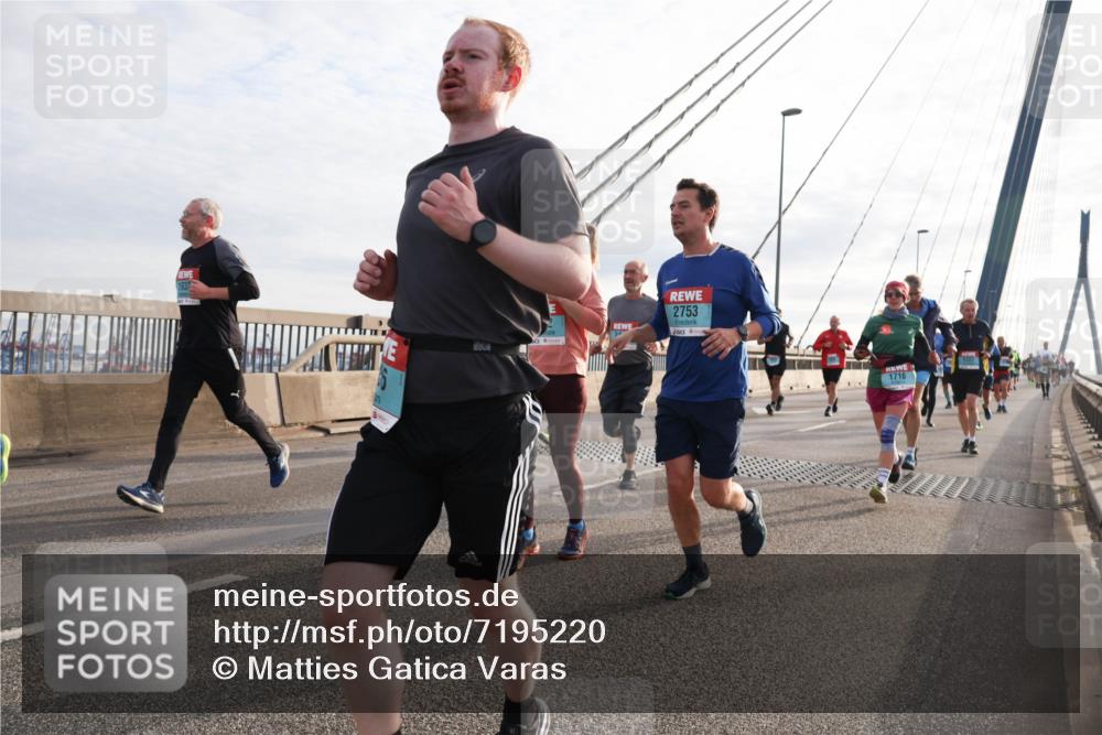 03.10.2024 - Köhlbrandbrückenlauf Matties Gatica Varas http://msf.ph/oto/7195220 03.10.2024 09:28:08 Position 2 2808, 2753, 1716 meine-sportfotos.de