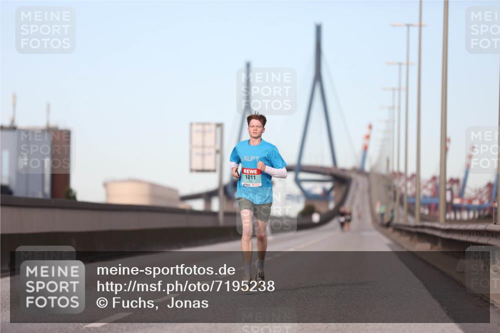 03.10.2024 - Köhlbrandbrückenlauf Fuchs,  Jonas http://msf.ph/oto/7195238 03.10.2024 09:34:36 Position 3 1011 meine-sportfotos.de