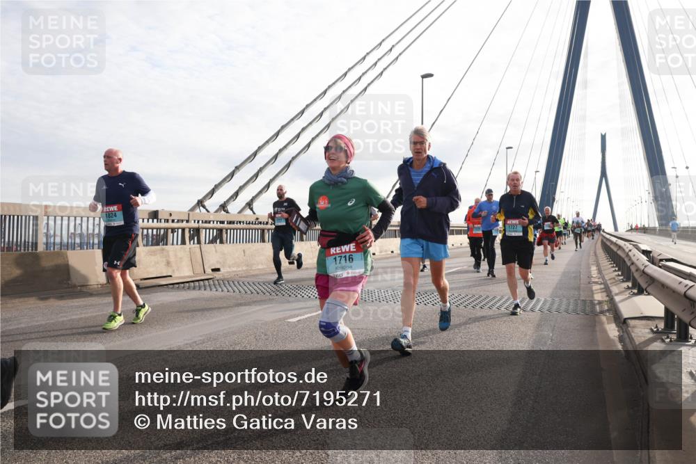 03.10.2024 - Köhlbrandbrückenlauf Matties Gatica Varas http://msf.ph/oto/7195271 03.10.2024 09:28:09 Position 2 1824, 1716, 1727 meine-sportfotos.de