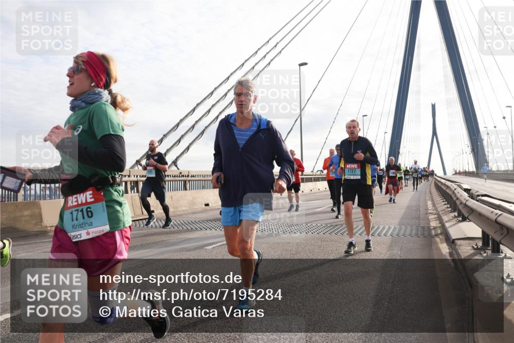03.10.2024 - Köhlbrandbrückenlauf Matties Gatica Varas http://msf.ph/oto/7195284 03.10.2024 09:28:10 Position 2 1716, 1727 meine-sportfotos.de