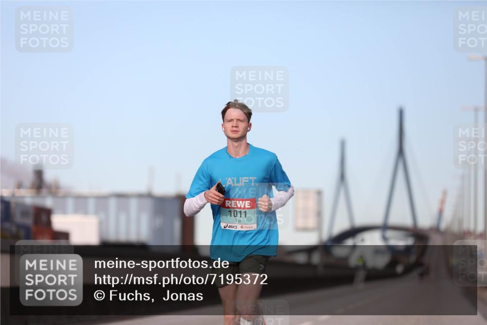 03.10.2024 - Köhlbrandbrückenlauf Fuchs,  Jonas http://msf.ph/oto/7195372 03.10.2024 09:34:39 Position 3 1011 meine-sportfotos.de