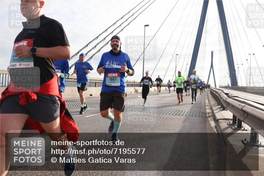 03.10.2024 - Köhlbrandbrückenlauf Matties Gatica Varas http://msf.ph/oto/7195577 03.10.2024 09:28:14 Position 2 24, 1627 meine-sportfotos.de