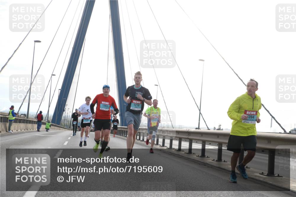 03.10.2024 - Köhlbrandbrückenlauf Jannik Wohlers http://msf.ph/oto/7195609 03.10.2024 09:19:29 Position 1 1219, 1203, 13, 394 meine-sportfotos.de