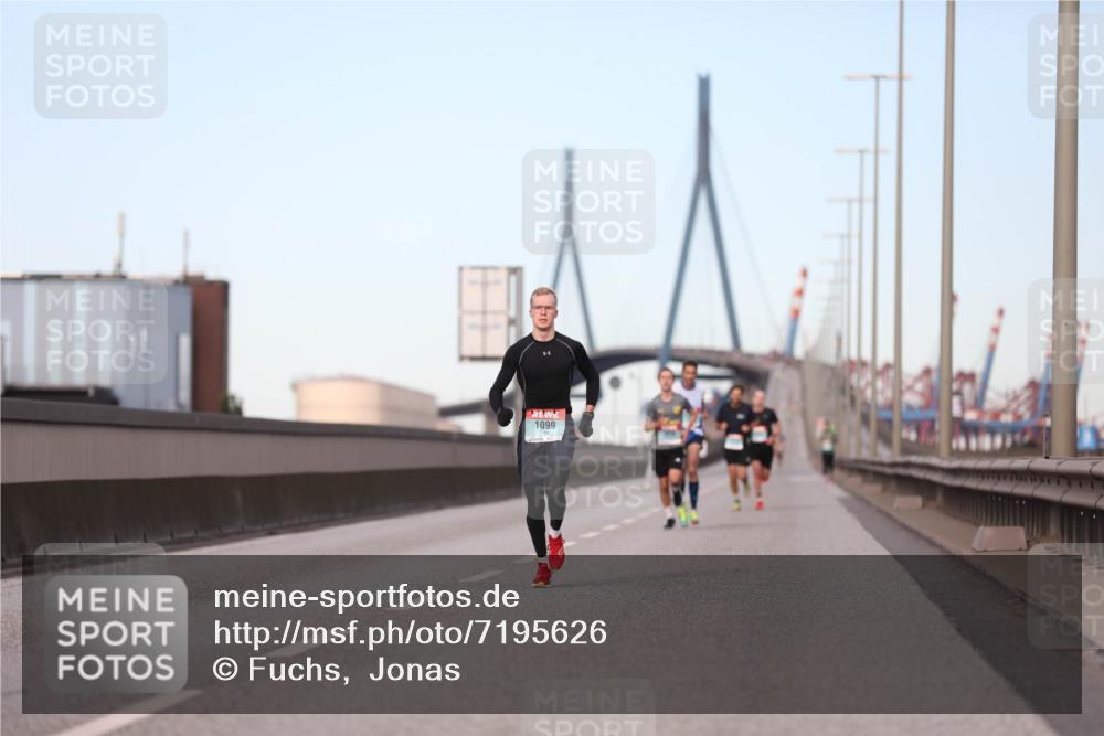 03.10.2024 - Köhlbrandbrückenlauf Fuchs,  Jonas http://msf.ph/oto/7195626 03.10.2024 09:35:08 Position 3 1099 meine-sportfotos.de