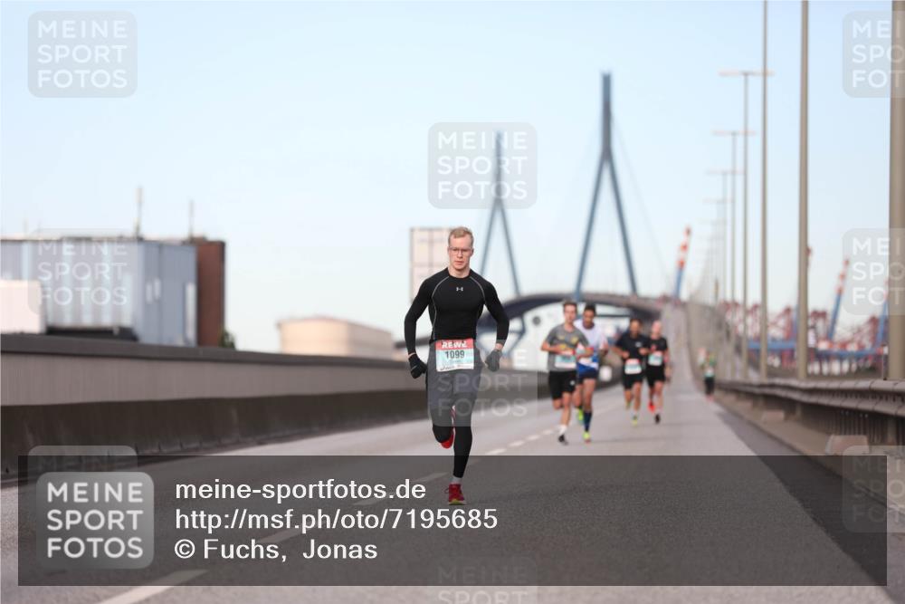 03.10.2024 - Köhlbrandbrückenlauf Fuchs,  Jonas http://msf.ph/oto/7195685 03.10.2024 09:35:09 Position 3 1099 meine-sportfotos.de