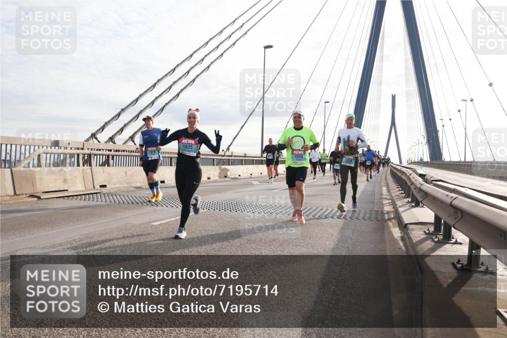03.10.2024 - Köhlbrandbrückenlauf Matties Gatica Varas http://msf.ph/oto/7195714 03.10.2024 09:28:16 Position 2 1974, 1658, 1825 meine-sportfotos.de
