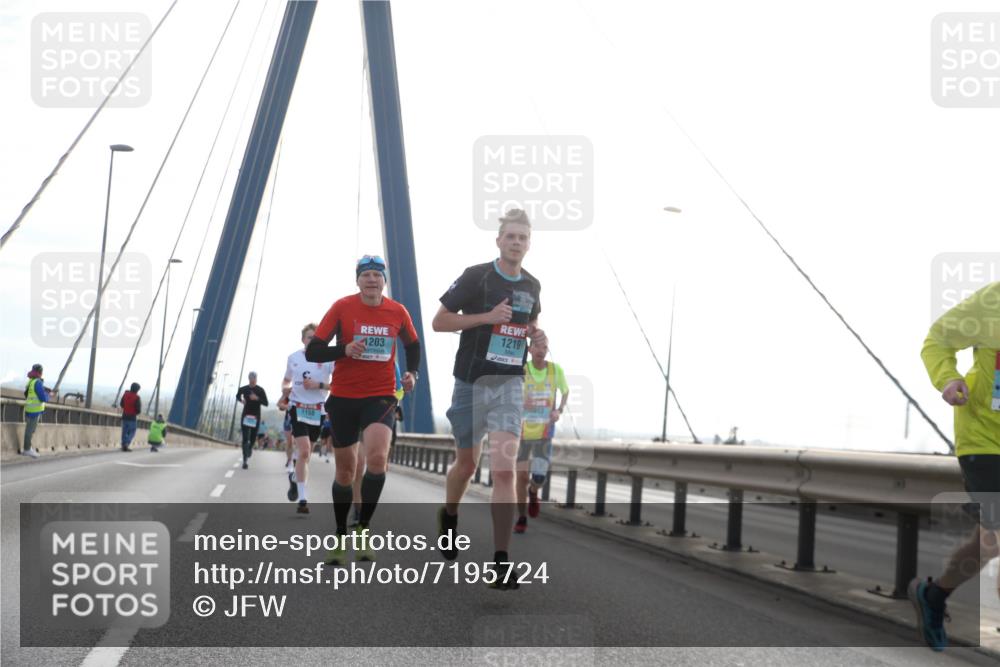 03.10.2024 - Köhlbrandbrückenlauf Jannik Wohlers http://msf.ph/oto/7195724 03.10.2024 09:19:30 Position 1 1203, 1219 meine-sportfotos.de