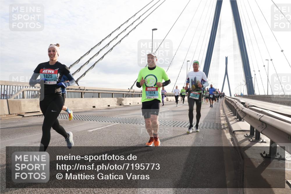 03.10.2024 - Köhlbrandbrückenlauf Matties Gatica Varas http://msf.ph/oto/7195773 03.10.2024 09:28:16 Position 2 1825, 1974, 1658 meine-sportfotos.de