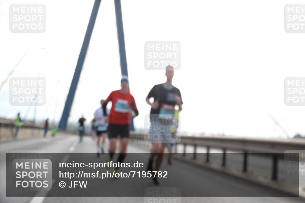 03.10.2024 - Köhlbrandbrückenlauf Jannik Wohlers http://msf.ph/oto/7195782 03.10.2024 09:19:30 Position 1  meine-sportfotos.de