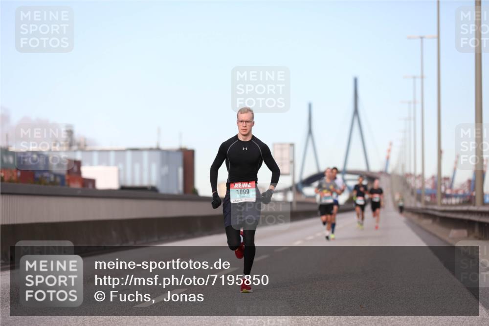 03.10.2024 - Köhlbrandbrückenlauf Fuchs,  Jonas http://msf.ph/oto/7195850 03.10.2024 09:35:11 Position 3 1099 meine-sportfotos.de