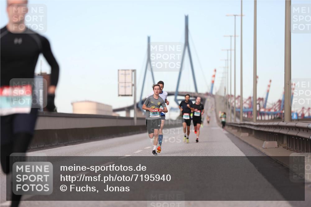 03.10.2024 - Köhlbrandbrückenlauf Fuchs,  Jonas http://msf.ph/oto/7195940 03.10.2024 09:35:12 Position 3 3676 meine-sportfotos.de