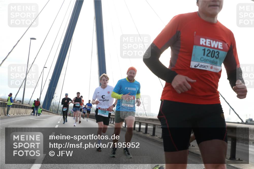 03.10.2024 - Köhlbrandbrückenlauf Jannik Wohlers http://msf.ph/oto/7195952 03.10.2024 09:19:31 Position 1 1213, 1158, 1203 meine-sportfotos.de