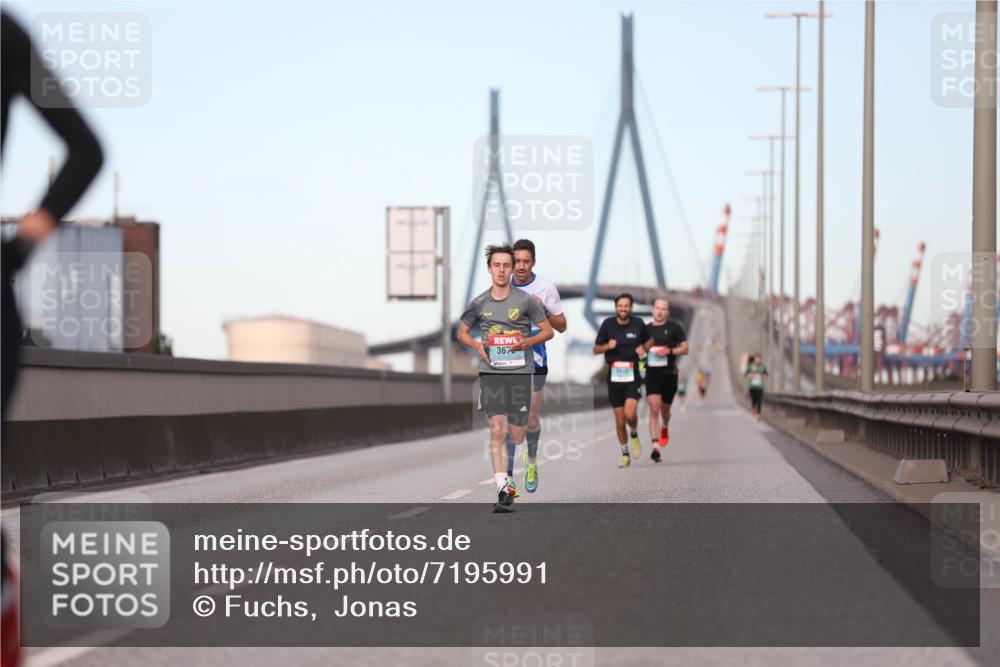 03.10.2024 - Köhlbrandbrückenlauf Fuchs,  Jonas http://msf.ph/oto/7195991 03.10.2024 09:35:12 Position 3 367 meine-sportfotos.de