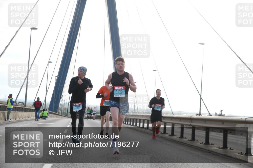 03.10.2024 - Köhlbrandbrückenlauf Jannik Wohlers http://msf.ph/oto/7196277 03.10.2024 09:19:34 Position 1 1015, 1070, 1429, 1017 meine-sportfotos.de