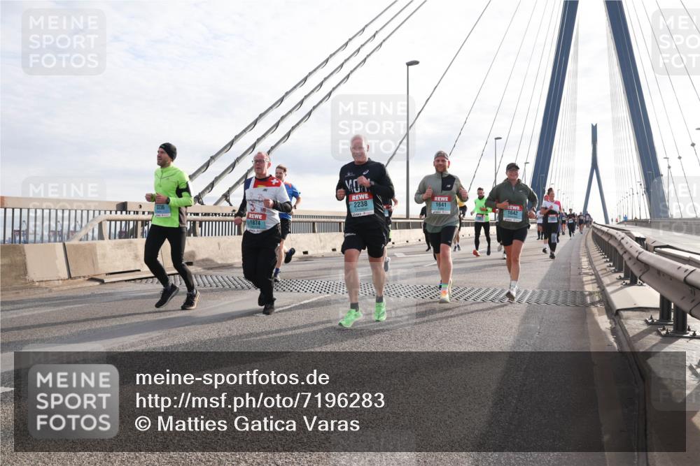 03.10.2024 - Köhlbrandbrückenlauf Matties Gatica Varas http://msf.ph/oto/7196283 03.10.2024 09:28:23 Position 2 3236, 1874, 2238, 1641, 1642 meine-sportfotos.de