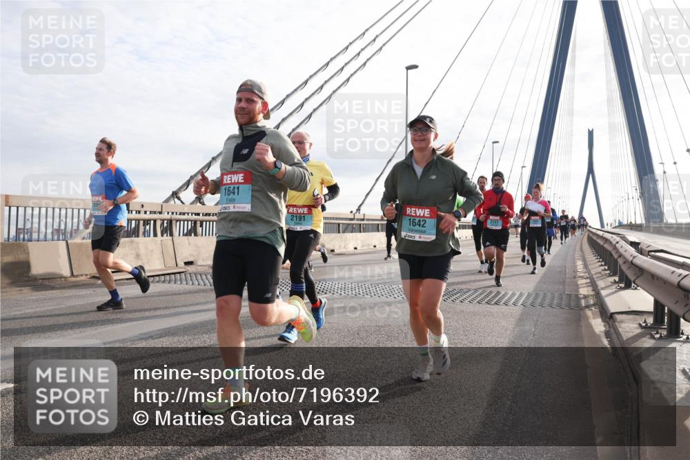 03.10.2024 - Köhlbrandbrückenlauf Matties Gatica Varas http://msf.ph/oto/7196392 03.10.2024 09:28:24 Position 2 1641, 2191, 1642, 2111 meine-sportfotos.de