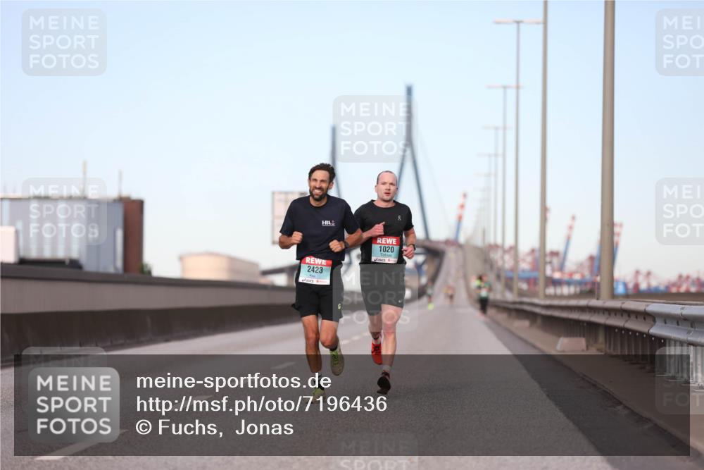03.10.2024 - Köhlbrandbrückenlauf Fuchs,  Jonas http://msf.ph/oto/7196436 03.10.2024 09:35:19 Position 3 2423, 1020 meine-sportfotos.de