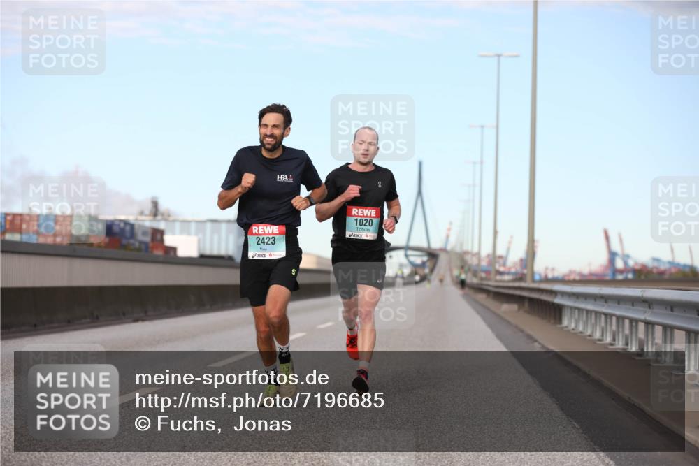 03.10.2024 - Köhlbrandbrückenlauf Fuchs,  Jonas http://msf.ph/oto/7196685 03.10.2024 09:35:22 Position 3 2423, 1020 meine-sportfotos.de