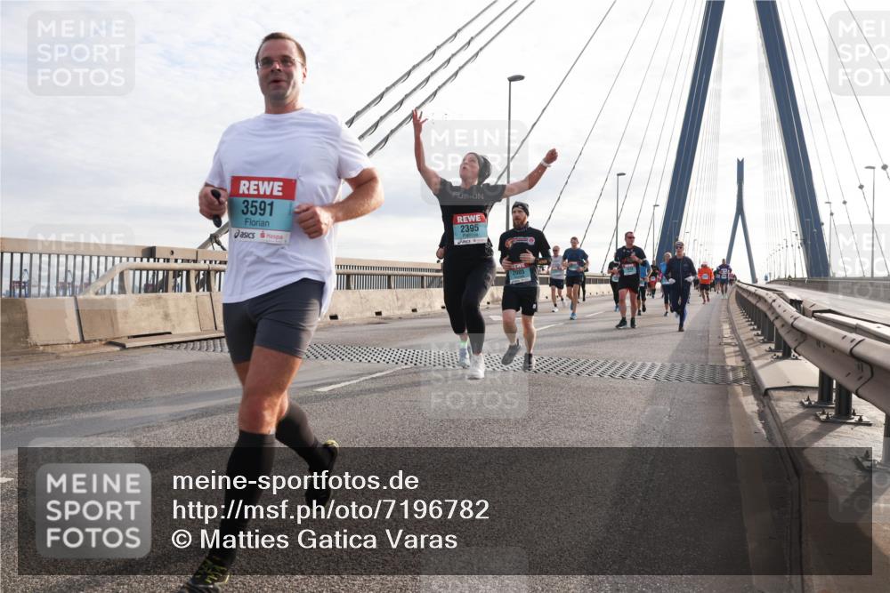 03.10.2024 - Köhlbrandbrückenlauf Matties Gatica Varas http://msf.ph/oto/7196782 03.10.2024 09:28:32 Position 2 3591, 2395, 2005 meine-sportfotos.de