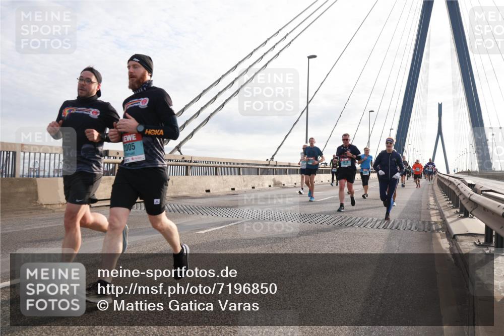 03.10.2024 - Köhlbrandbrückenlauf Matties Gatica Varas http://msf.ph/oto/7196850 03.10.2024 09:28:34 Position 2 2005, 1610 meine-sportfotos.de