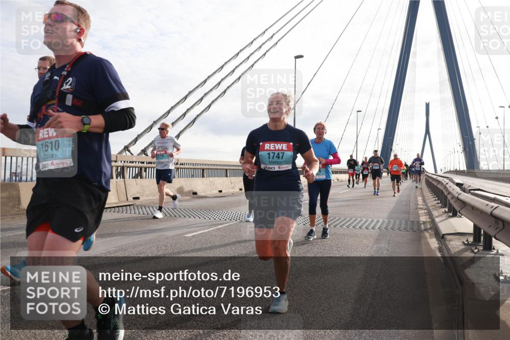 03.10.2024 - Köhlbrandbrückenlauf Matties Gatica Varas http://msf.ph/oto/7196953 03.10.2024 09:28:36 Position 2 1610, 1735, 1747 meine-sportfotos.de