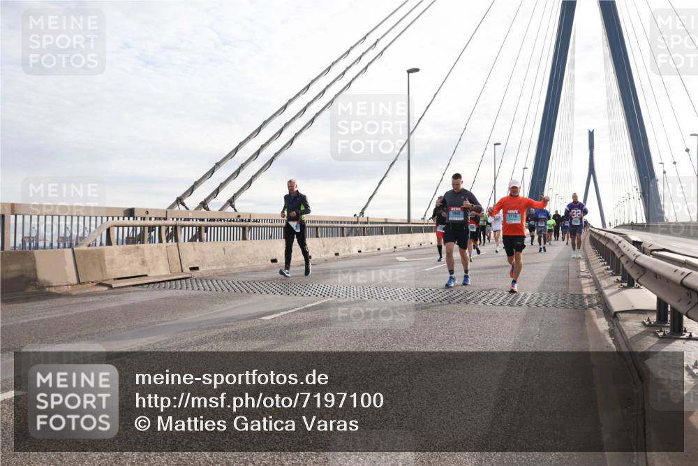 03.10.2024 - Köhlbrandbrückenlauf Matties Gatica Varas http://msf.ph/oto/7197100 03.10.2024 09:28:39 Position 2 1948, 1110 meine-sportfotos.de