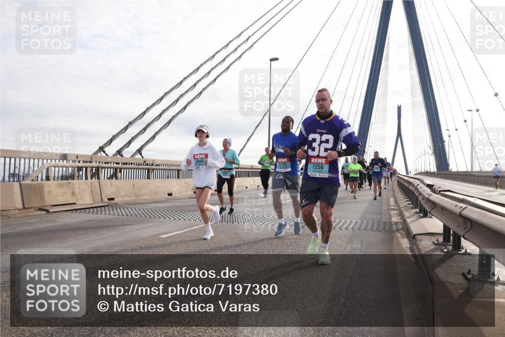 03.10.2024 - Köhlbrandbrückenlauf Matties Gatica Varas http://msf.ph/oto/7197380 03.10.2024 09:28:44 Position 2 32, 2901, 3723, 1259 meine-sportfotos.de