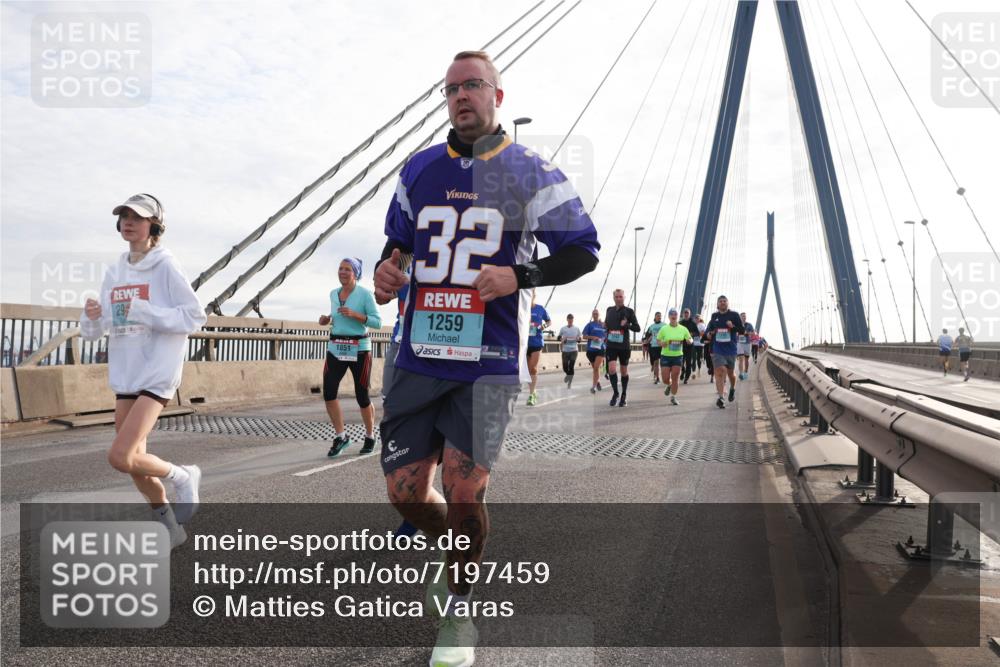 03.10.2024 - Köhlbrandbrückenlauf Matties Gatica Varas http://msf.ph/oto/7197459 03.10.2024 09:28:44 Position 2 29, 32, 1259 meine-sportfotos.de