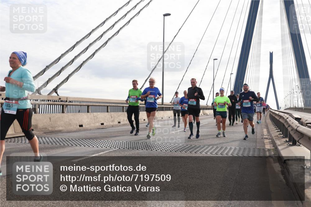 03.10.2024 - Köhlbrandbrückenlauf Matties Gatica Varas http://msf.ph/oto/7197509 03.10.2024 09:28:45 Position 2 1851, 2088, 1265, 1342, 1282, 1543 meine-sportfotos.de