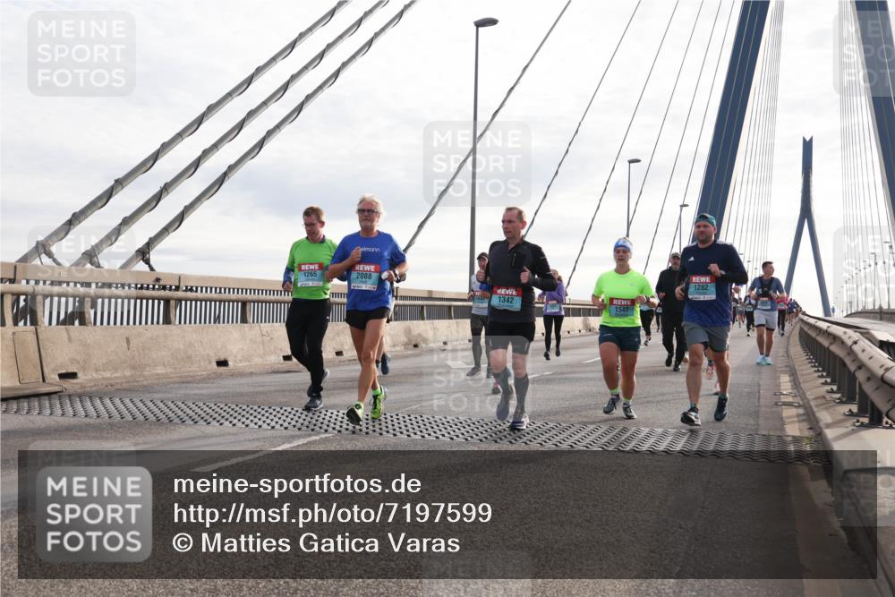 03.10.2024 - Köhlbrandbrückenlauf Matties Gatica Varas http://msf.ph/oto/7197599 03.10.2024 09:28:46 Position 2 1265, 2088, 1282, 1342, 1543 meine-sportfotos.de