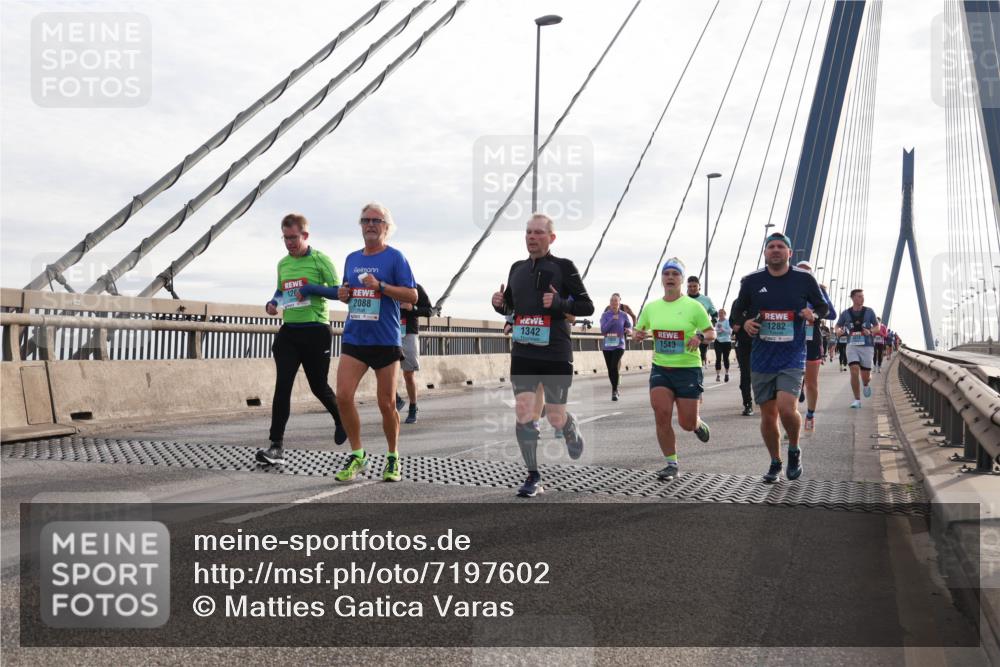 03.10.2024 - Köhlbrandbrückenlauf Matties Gatica Varas http://msf.ph/oto/7197602 03.10.2024 09:28:46 Position 2 126, 2088, 1342, 1543, 1282 meine-sportfotos.de