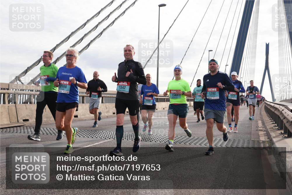03.10.2024 - Köhlbrandbrückenlauf Matties Gatica Varas http://msf.ph/oto/7197653 03.10.2024 09:28:47 Position 2 126, 2088, 1342, 1282, 2072, 1543, 1790, 1746, 2089 meine-sportfotos.de