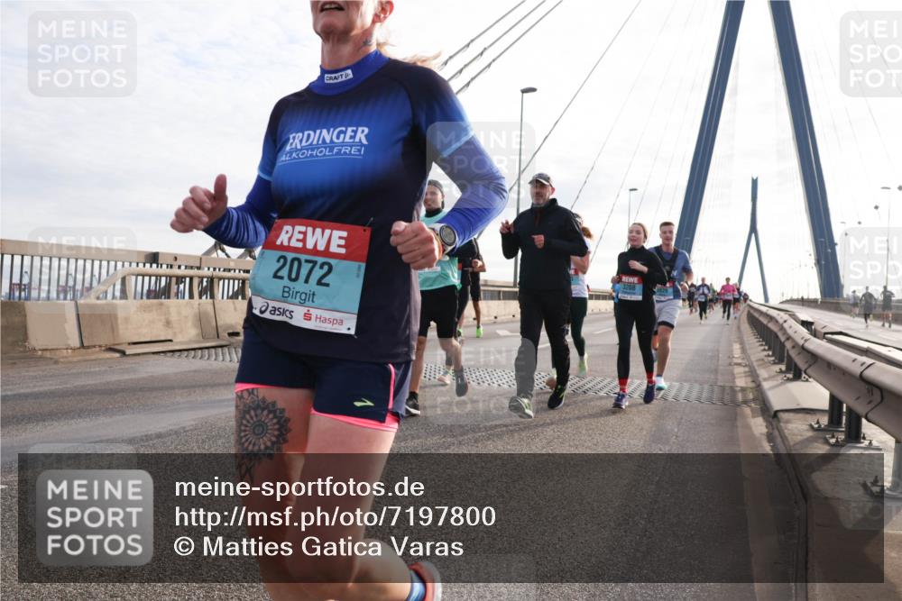 03.10.2024 - Köhlbrandbrückenlauf Matties Gatica Varas http://msf.ph/oto/7197800 03.10.2024 09:28:50 Position 2 2072, 3208 meine-sportfotos.de