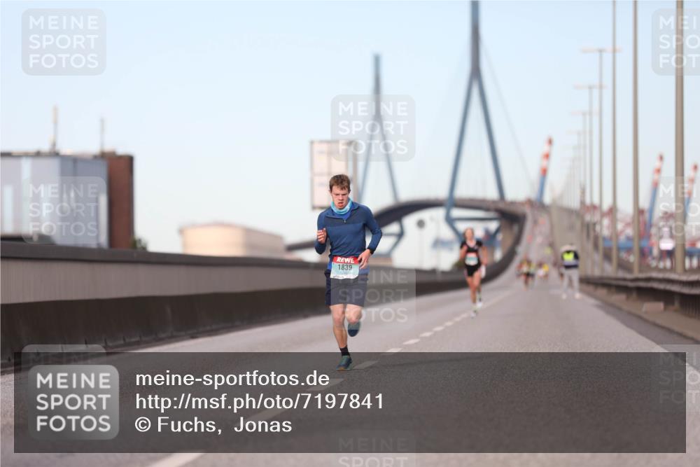 03.10.2024 - Köhlbrandbrückenlauf Fuchs,  Jonas http://msf.ph/oto/7197841 03.10.2024 09:36:50 Position 3 1839 meine-sportfotos.de