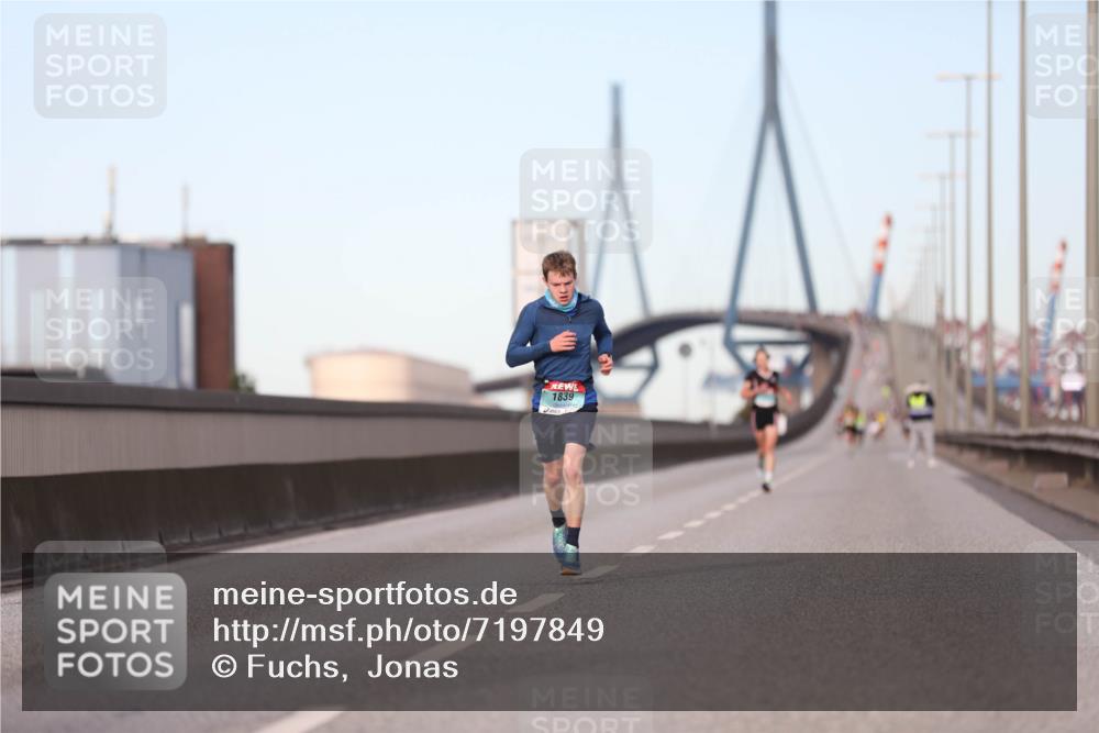 03.10.2024 - Köhlbrandbrückenlauf Fuchs,  Jonas http://msf.ph/oto/7197849 03.10.2024 09:36:50 Position 3 1839 meine-sportfotos.de