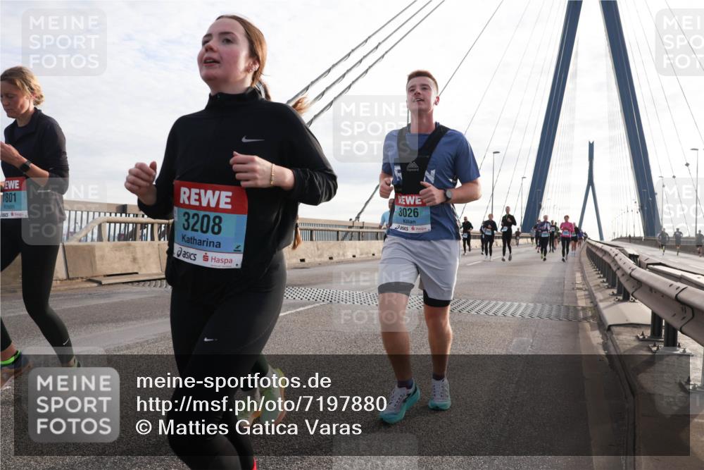 03.10.2024 - Köhlbrandbrückenlauf Matties Gatica Varas http://msf.ph/oto/7197880 03.10.2024 09:28:51 Position 2 1801, 3208, 3026 meine-sportfotos.de