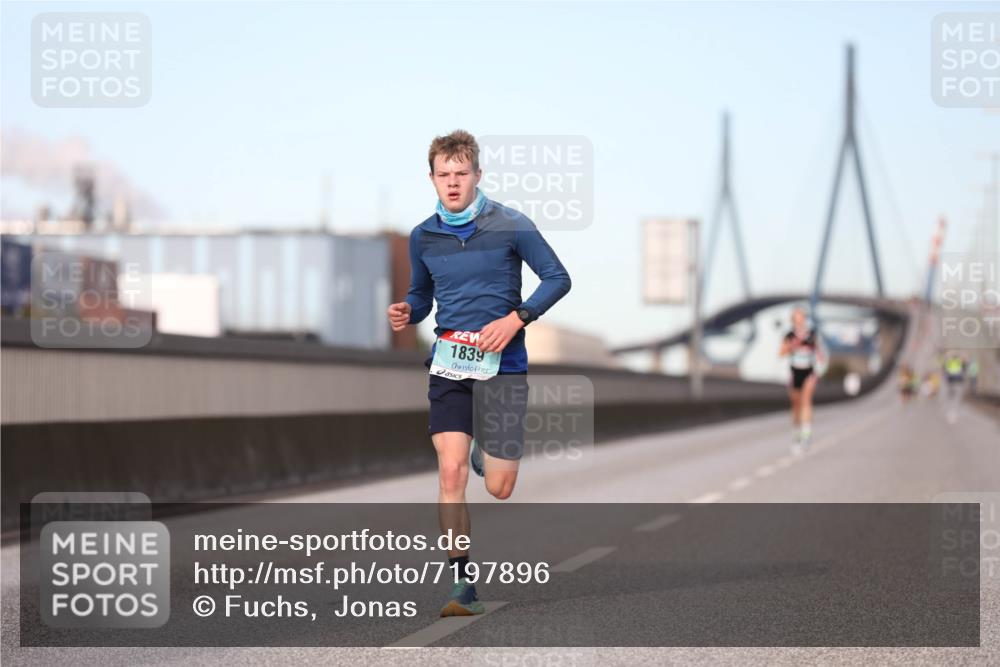 03.10.2024 - Köhlbrandbrückenlauf Fuchs,  Jonas http://msf.ph/oto/7197896 03.10.2024 09:36:54 Position 3 1839 meine-sportfotos.de
