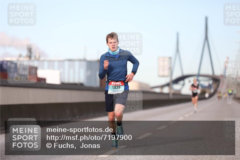 03.10.2024 - Köhlbrandbrückenlauf Fuchs,  Jonas http://msf.ph/oto/7197900 03.10.2024 09:36:54 Position 3 1839 meine-sportfotos.de