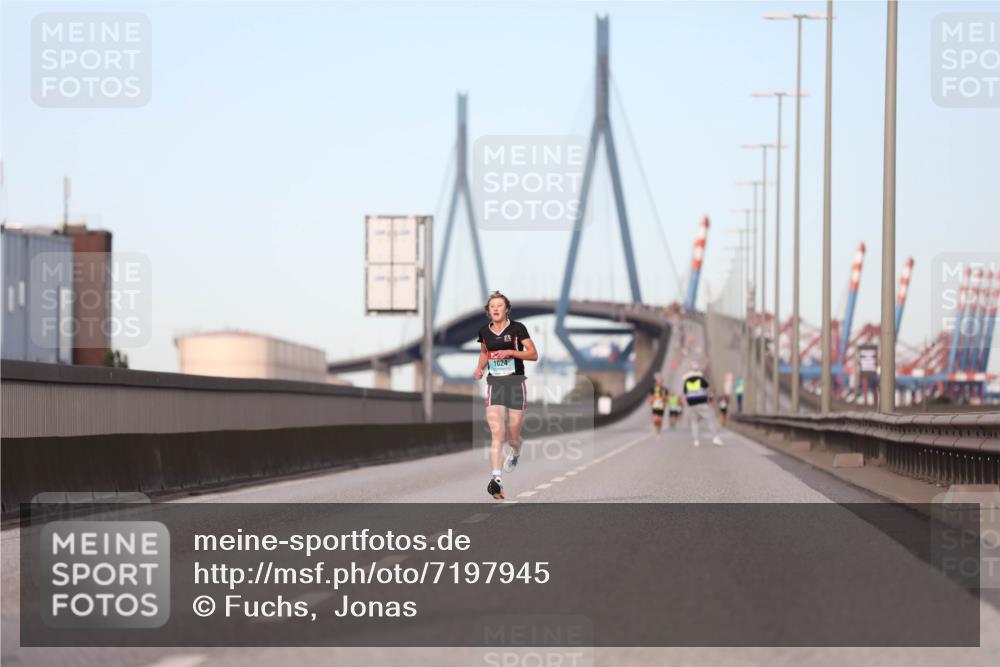 03.10.2024 - Köhlbrandbrückenlauf Fuchs,  Jonas http://msf.ph/oto/7197945 03.10.2024 09:36:56 Position 3 1024 meine-sportfotos.de